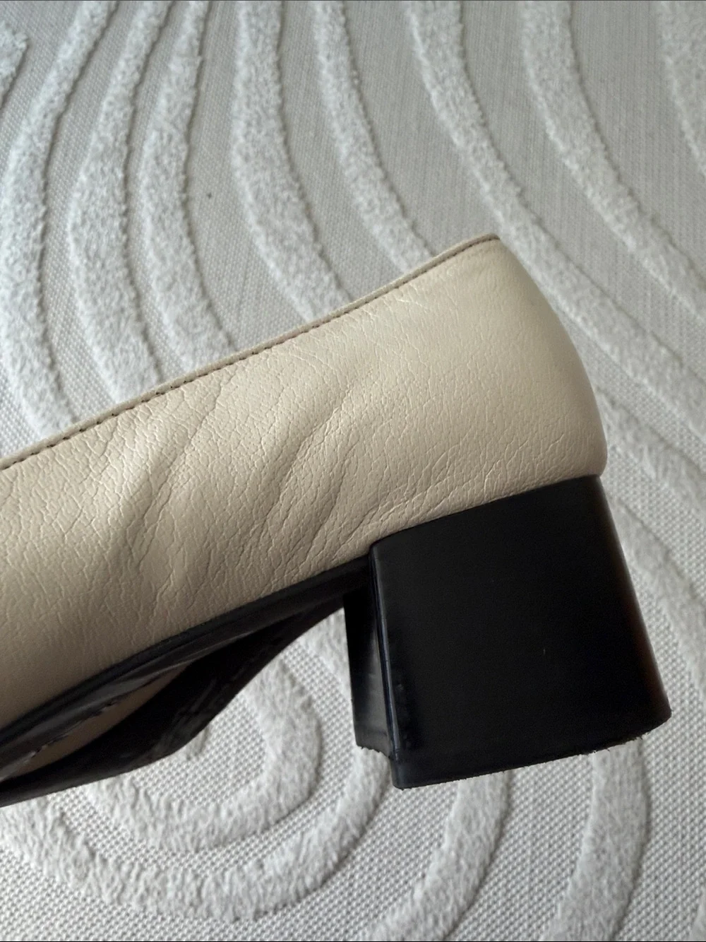 BEAUTIFUL leather Tory Burch heels